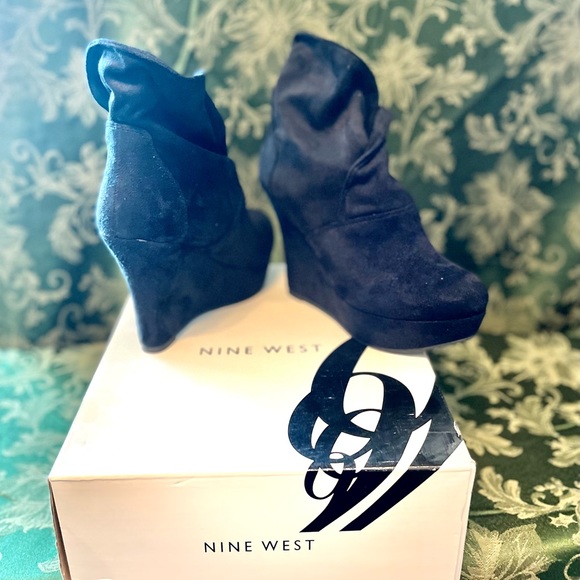 Cuffed suede ankle boots - Picture 5 of 12